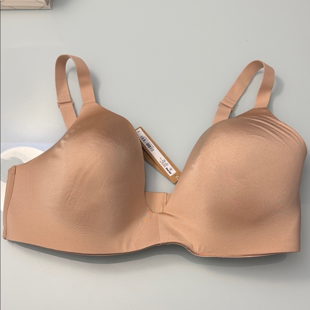 NWT SKIMS Wireless Form T-Shirt Bra
